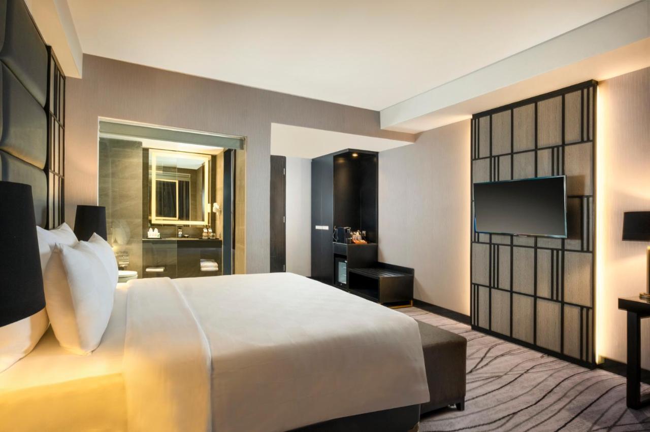 Grand Swiss-Belhotel Darmo Surabaya Exterior photo